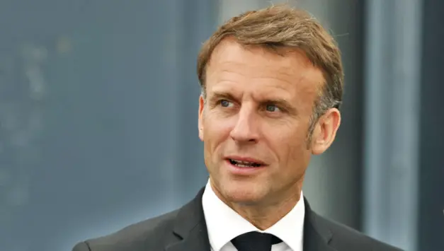 Tổng thống Pháp Emmanuel Macron bác bỏ tin đồn từ chức