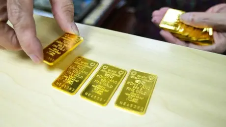 Ngành thuế muốn cấm mua bán vàng bằng tiền mặt