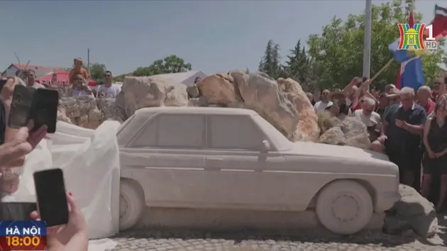 Khánh thành tượng đài xe Mercedes tại Croatia