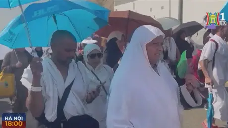 Người hành hương tại Saudi Arabia vật lộn với nắng nóng