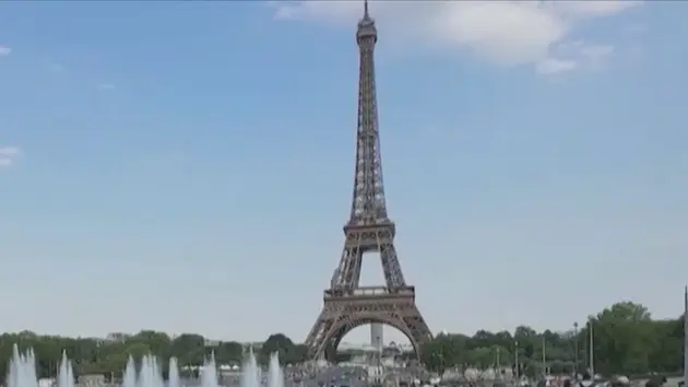 Pháp tăng 20% giá vé tham quan tháp Eiffel 