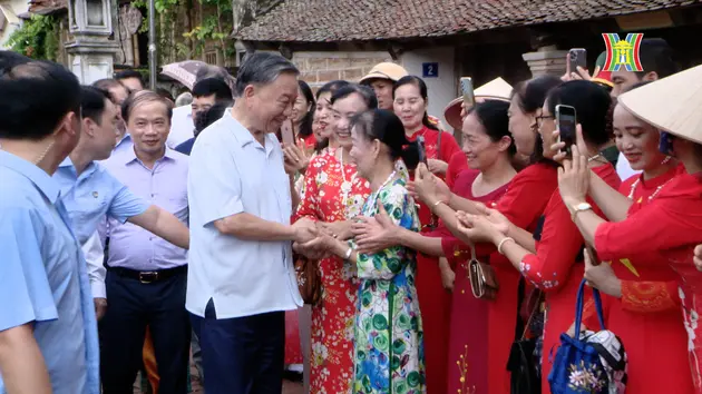 Chủ tịch nước thăm hỏi, động viên nhân dân xã Đường Lâm, Hà Nội