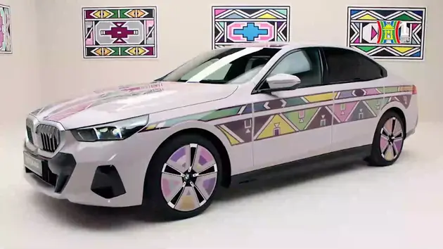 Mẫu xe BMW có thể tự đổi màu sơn