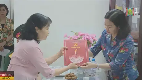 Lãnh đạo thành phố Hà Nội tặng quà chiến sĩ Điện Biên