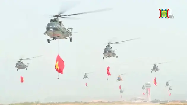 11 trực thăng bay biểu diễn trên bầu trời Điện Biên