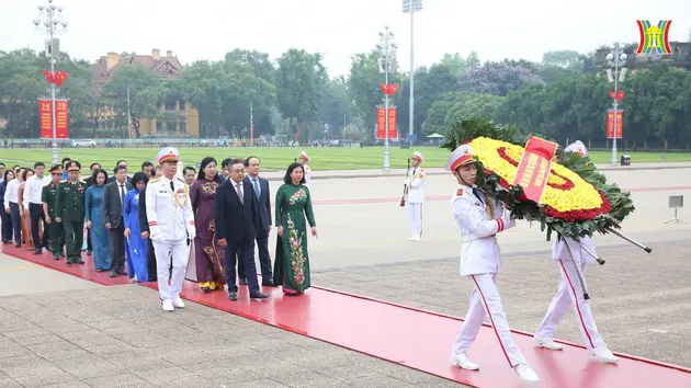 Lãnh đạo thành phố Hà Nội vào Lăng viếng Chủ tịch Hồ Chí Minh

