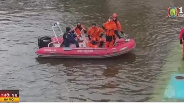 Xe buýt rơi xuống sông khiến ba người thiệt mạng tại Nga