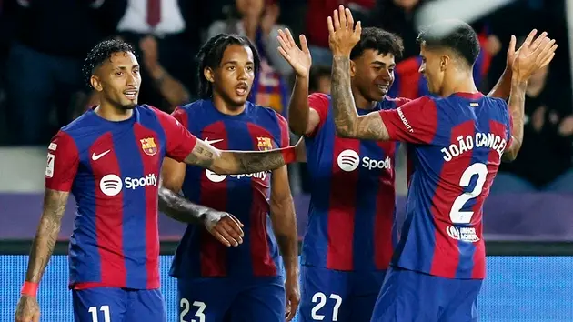 Barcelona chiếm vị trí nhì bảng của Girona