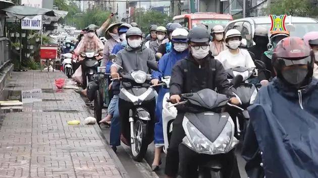 Thành phố Hồ Chí Minh ùn tắc hơn 4km sau mưa lớn
