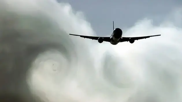 Cách giữ an toàn khi máy bay đi vào vùng nhiễu động