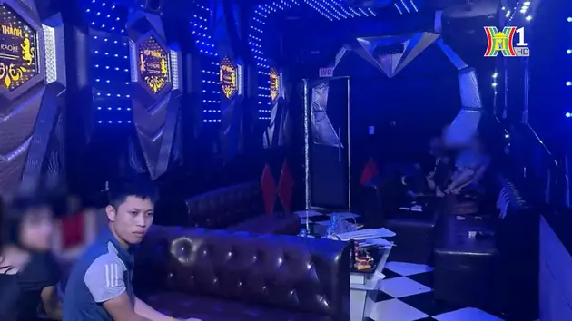 Phát hiện ổ nhóm 'bay lắc' trong quán karaoke