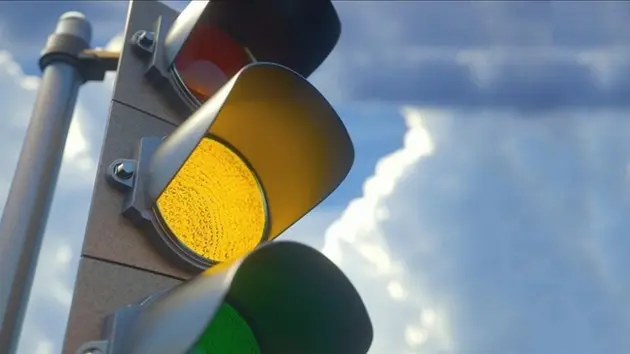 Đèn vàng giao thông có cần hiển thị giây đếm?