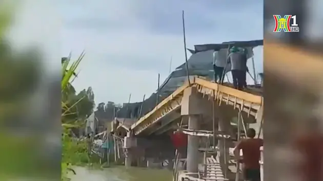 Sập cầu dân sinh đang thi công tại Kiên Giang