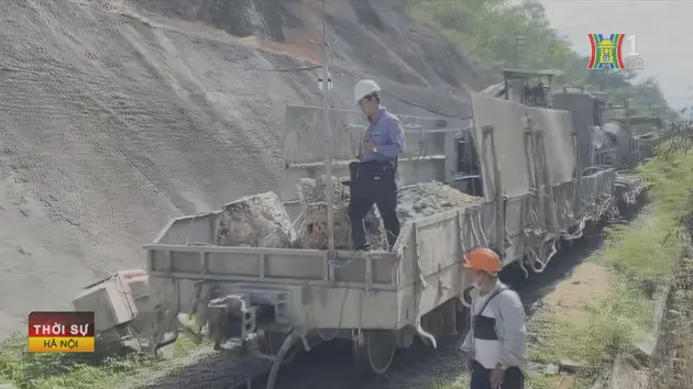 Hầm đường sắt Chí Thạnh tiếp tục sạt lở, chưa thể thông tàu