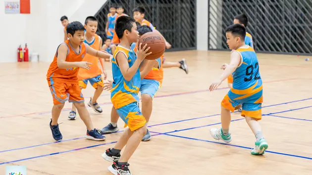 Môn bóng rổ mang nhiều lợi ích đối với trẻ em