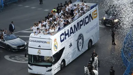 Real diễu hành mừng vô địch UEFA Champions League