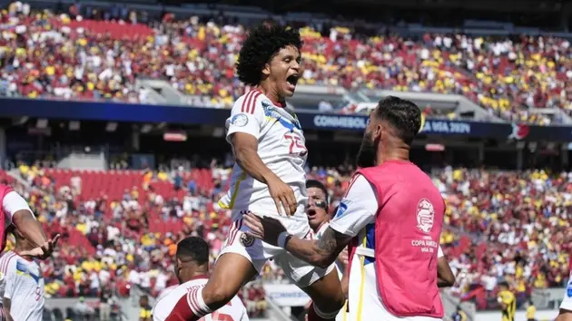 Copa America 2024: Venezuela ngược dòng thắng Ecuador