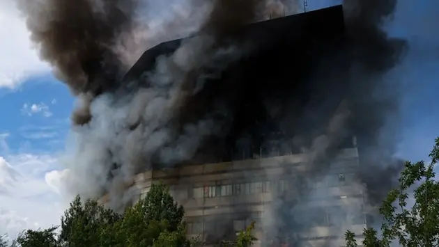 Cháy lớn tại một tòa nhà cao tầng gần Moscow