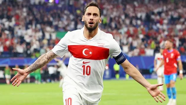 Thổ Nhĩ Kỳ 2-1 CH Séc: Định đoạt ở phút bù giờ

